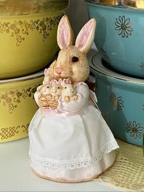 Vintage Schmid Beatrix Potter Musical Figurine of Mrs. Rabbit